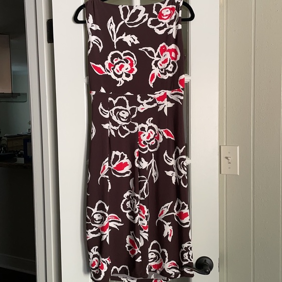 faux wrap dress, brown with bright white/red floral print, size 10 - Picture 5 of 7